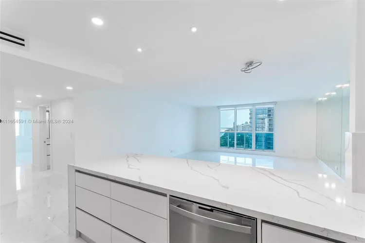 Roney Palace #1409 image #7