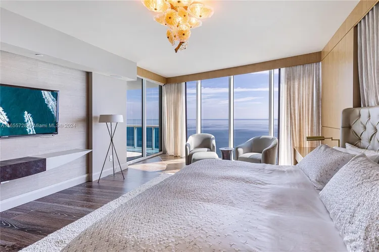 Trump Hollywood #2904 image #32