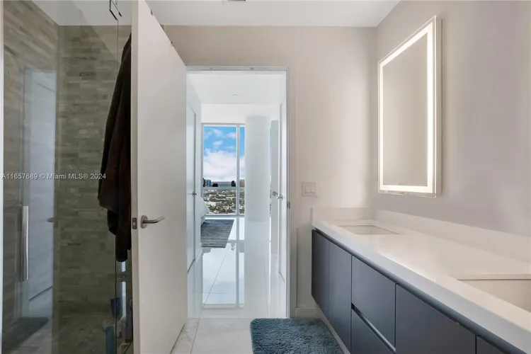 Paramount Miami Worldcenter #3200 image #9