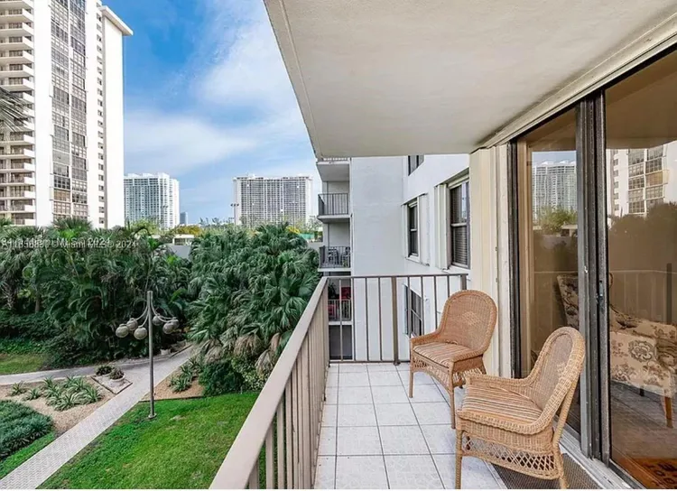 Biscayne Cove #312 image #10
