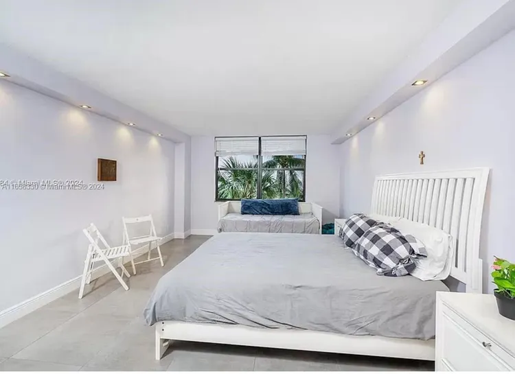 Biscayne Cove #312 image #17