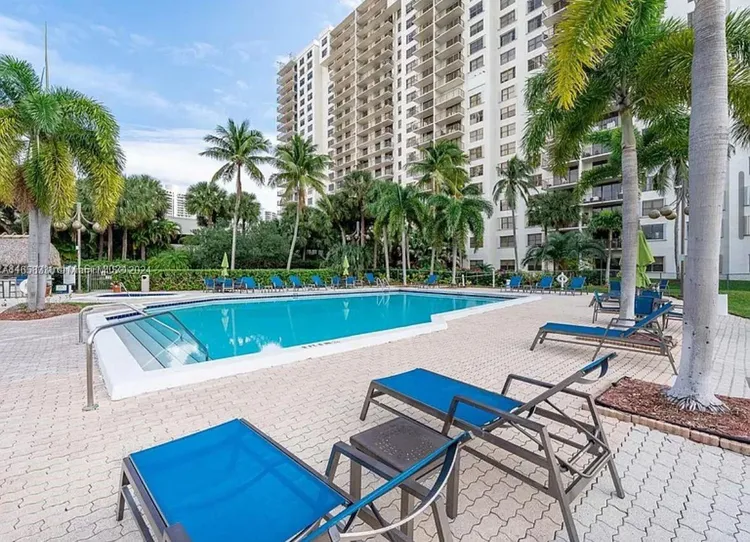 Biscayne Cove #312 image #21