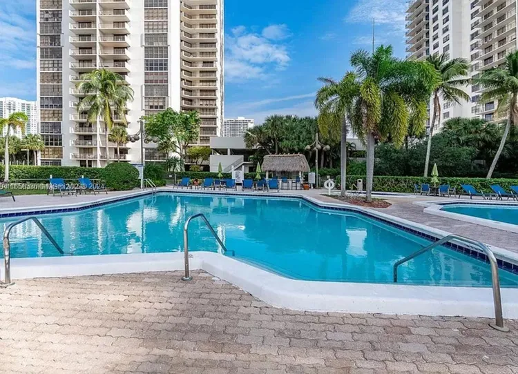 Biscayne Cove #312 image #22