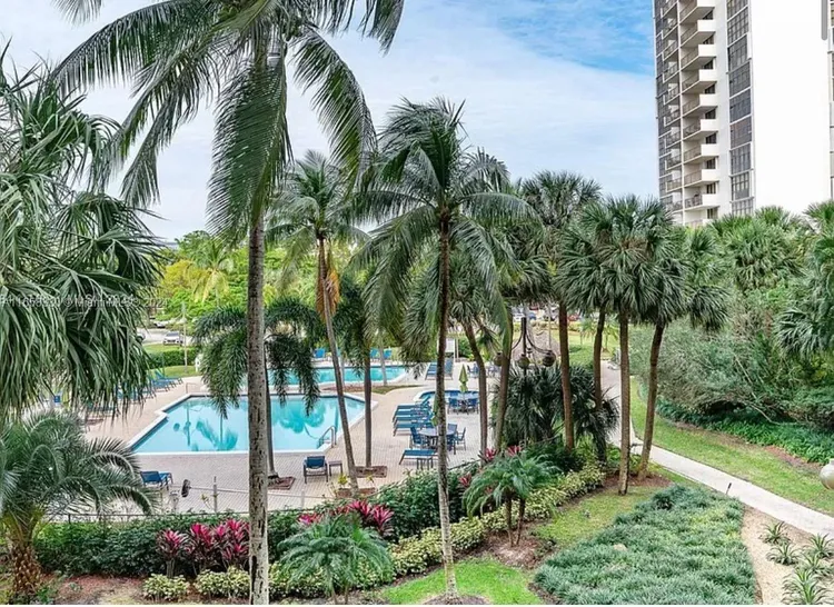 Biscayne Cove #312 image #24
