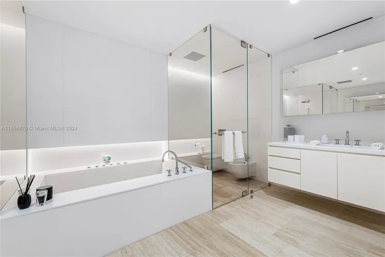 The Surf Club Four Seasons Hotel And Residences #S-509 image #8