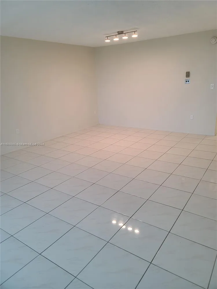 Royal Embassy #9C image #7