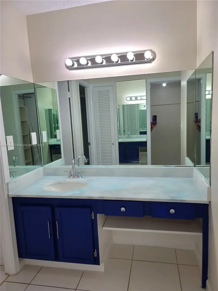 Royal Embassy #9C image #8