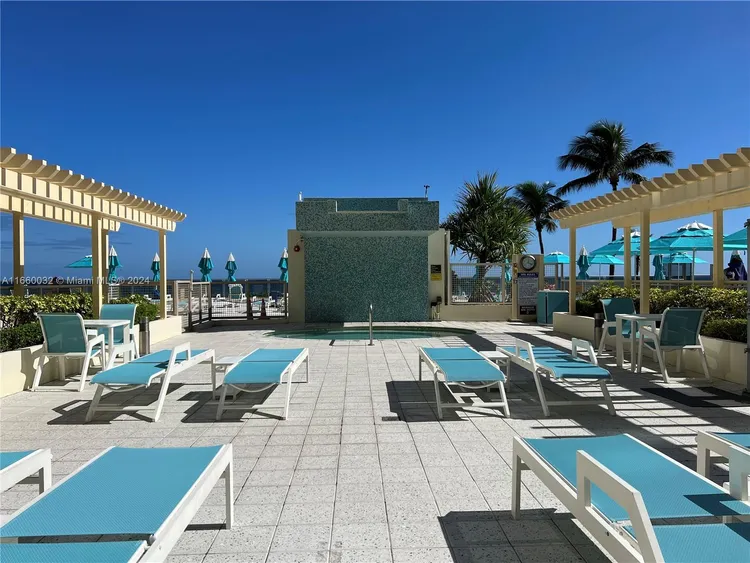 The Wave Condominium #1102 image #17