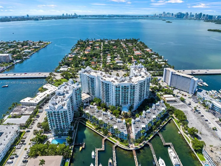 360 Condo #513 image #28