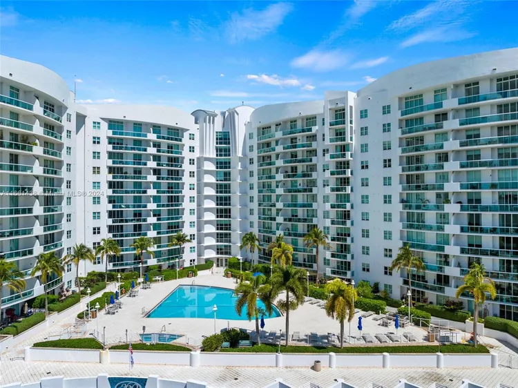 360 Condo #513 image #31