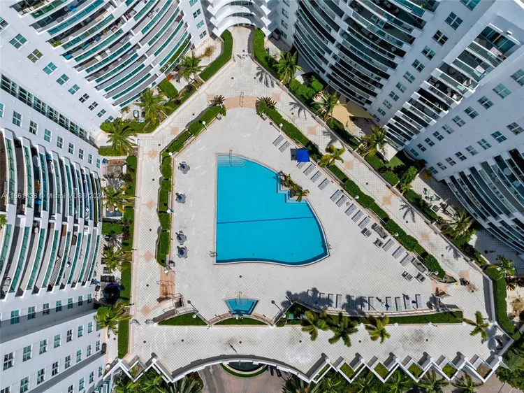 360 Condo #513 image #32