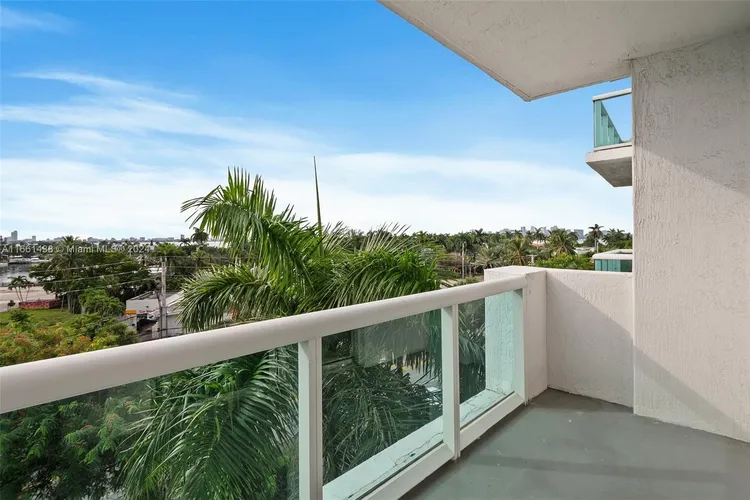 360 Condo #513 image #9