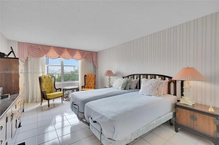 Winston Towers #815 image #14