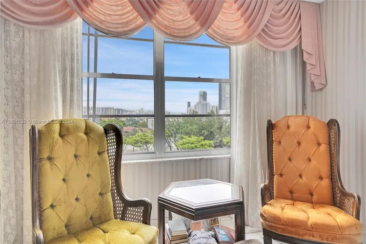 Winston Towers #815 image #16