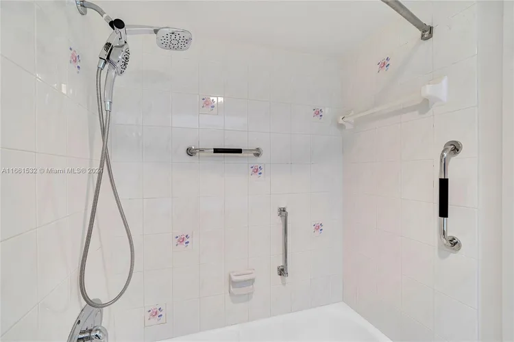 Winston Towers #815 image #19