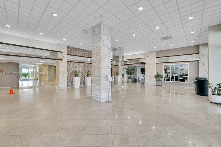 Winston Towers #815 image #29