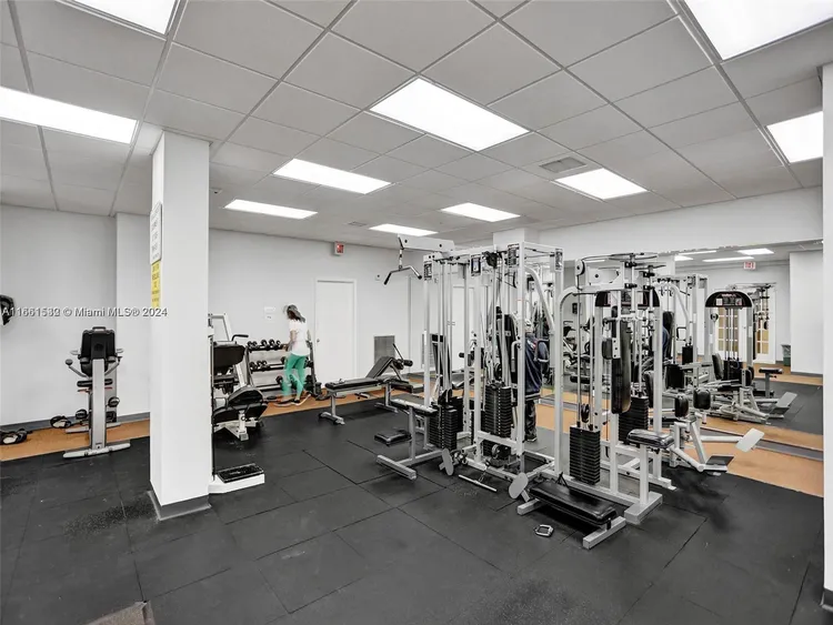 Winston Towers #815 image #36