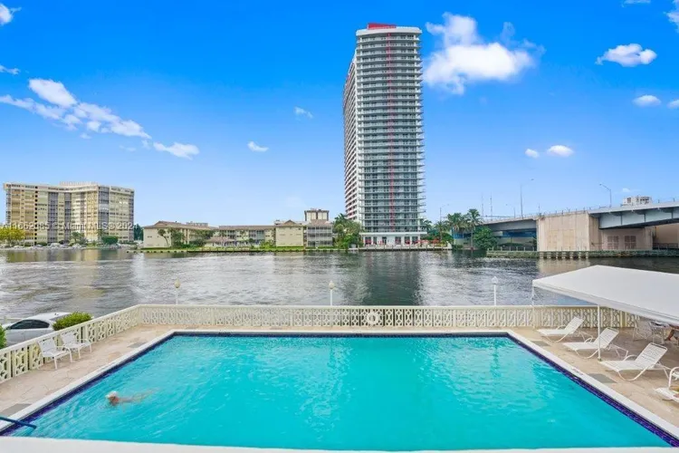 Imperial Towers #824 image #18