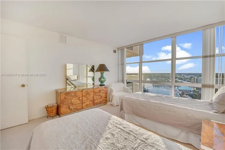 Vantage View #1807 image #20