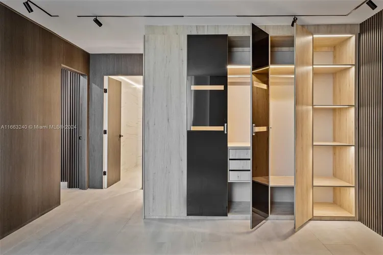 Roney Palace #537 image #10