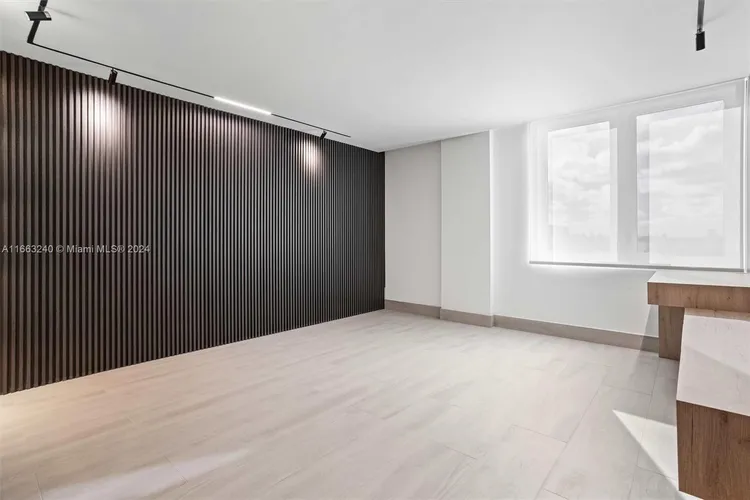 Roney Palace #537 image #11