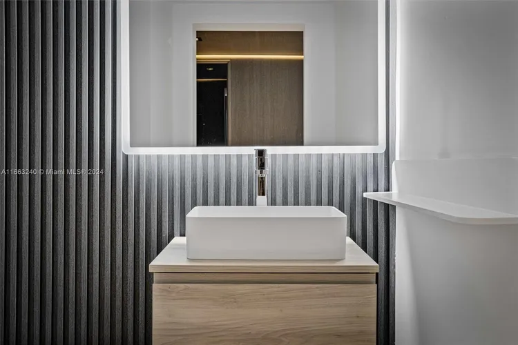 Roney Palace #537 image #15