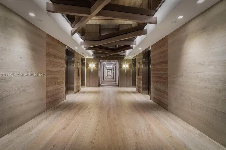 Roney Palace #537 image #19