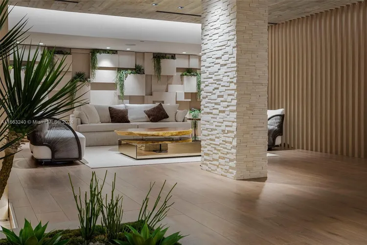 Roney Palace #537 image #20