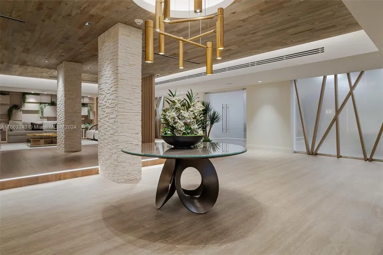 Roney Palace #537 image #22