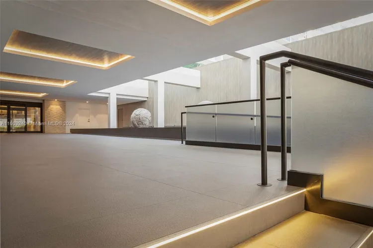 Roney Palace #537 image #23