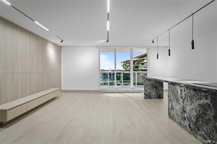 Roney Palace #537 image #6