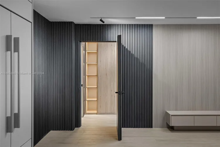 Roney Palace #537 image #7