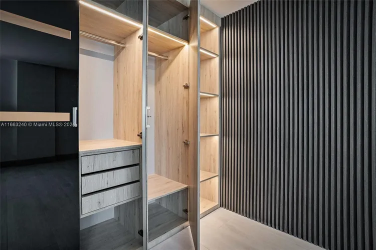 Roney Palace #537 image #9