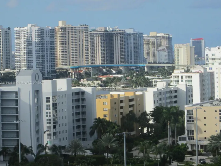 Winston Towers #1618 image #11
