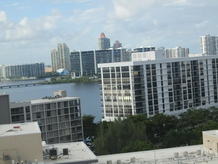 Winston Towers #1618 image #12