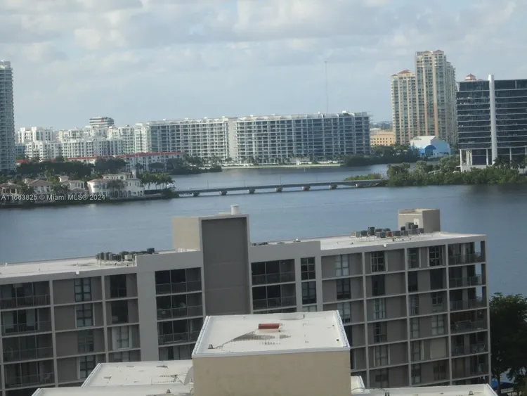 Winston Towers #1618 image #13