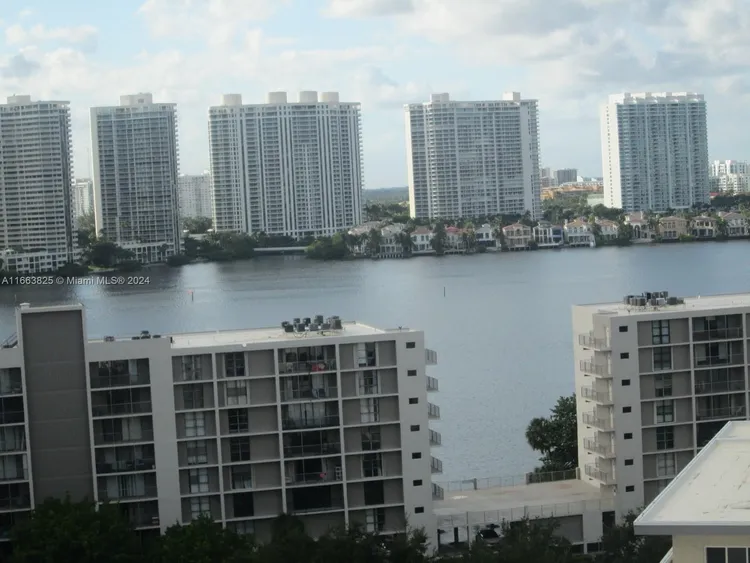 Winston Towers #1618 image #14