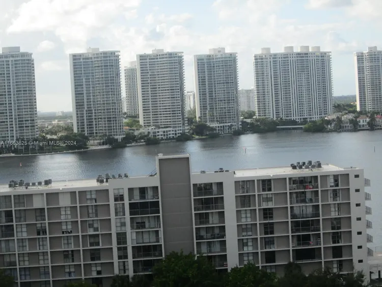 Winston Towers #1618 image #15
