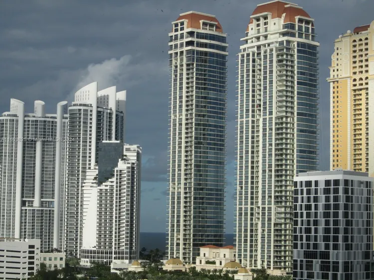 Winston Towers #1618 image #16