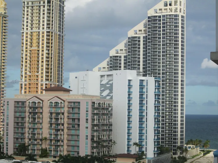 Winston Towers #1618 image #17