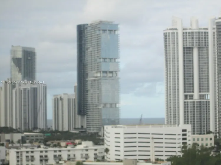 Winston Towers #1618 image #8
