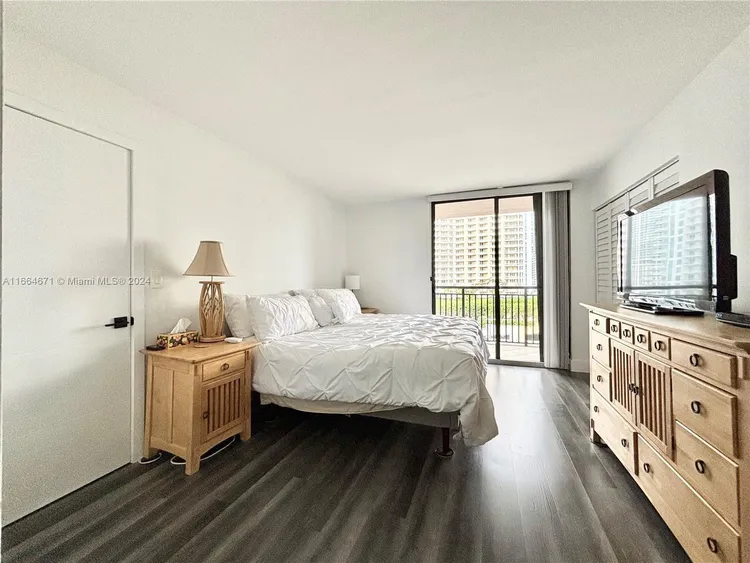 Brickell Key II #900 image #11