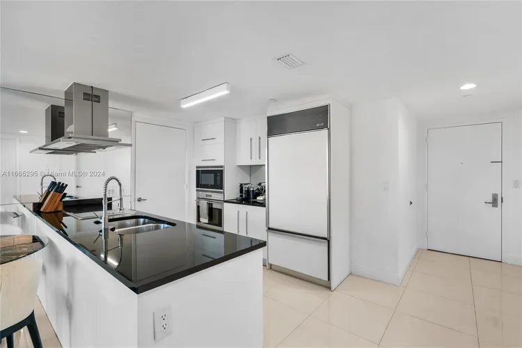 Icon Brickell II #2011 image #11