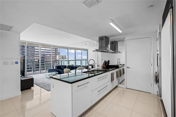 Icon Brickell II #2011 image #13