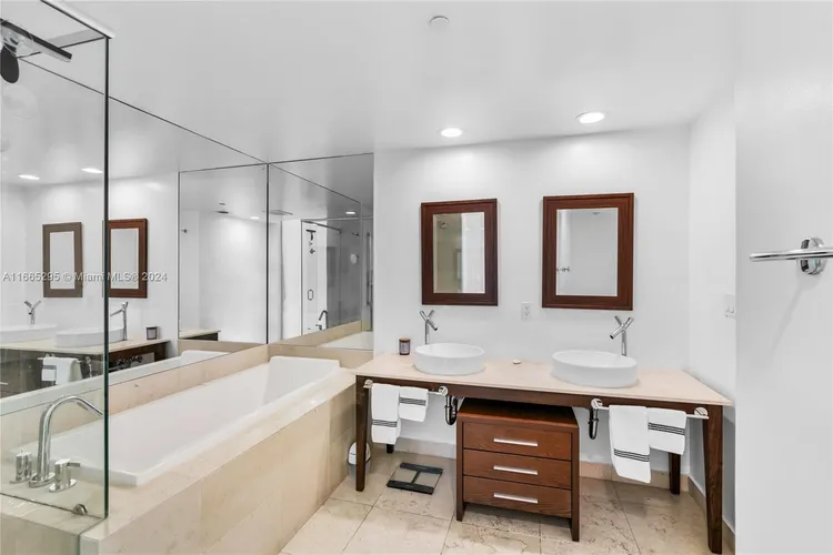 Icon Brickell II #2011 image #22