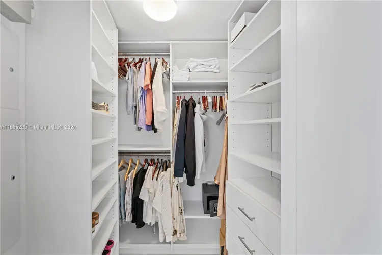 Icon Brickell II #2011 image #24