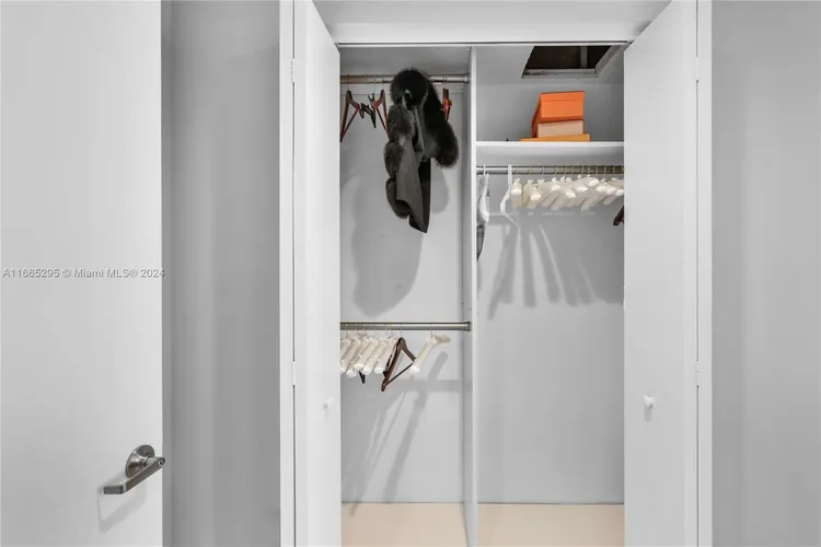 Icon Brickell II #2011 image #32