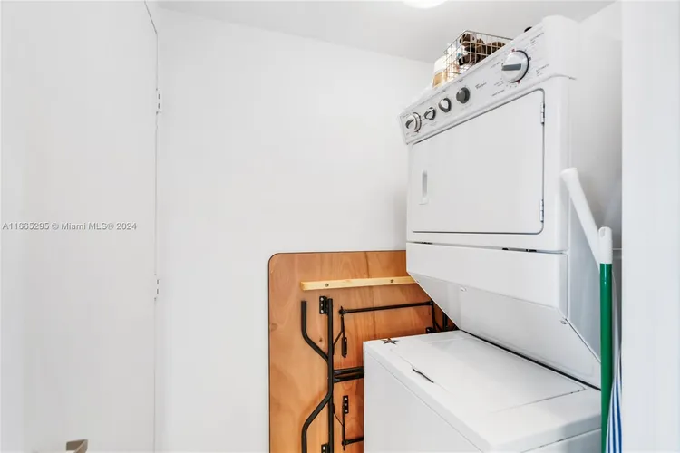 Icon Brickell II #2011 image #33