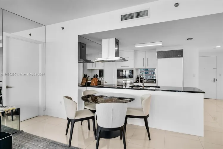 Icon Brickell II #2011 image #9