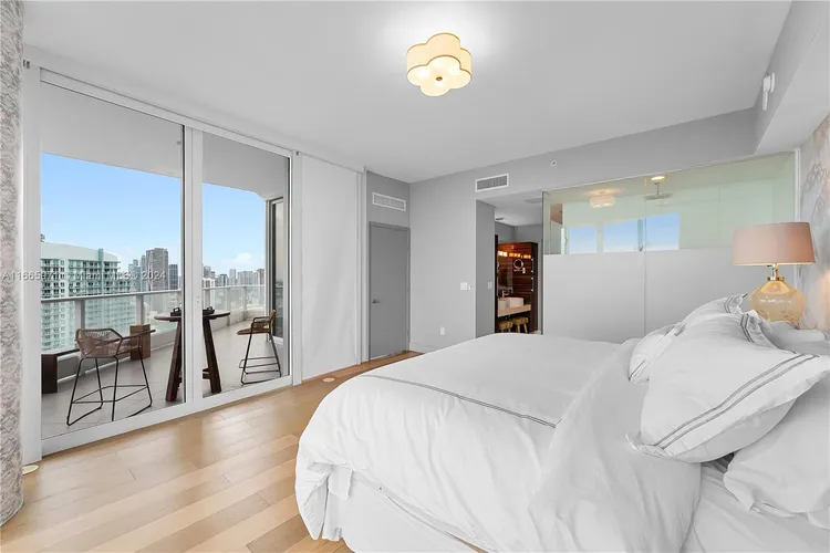 Paramount Bay #4102 image #12